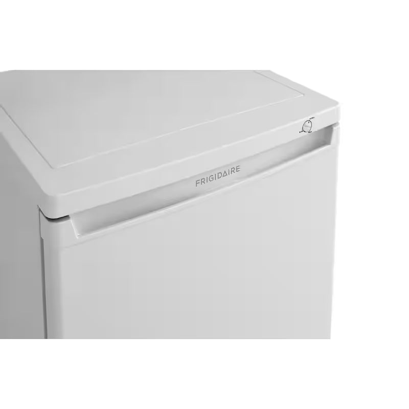 6 cu. Ft. Upright Freezer V677