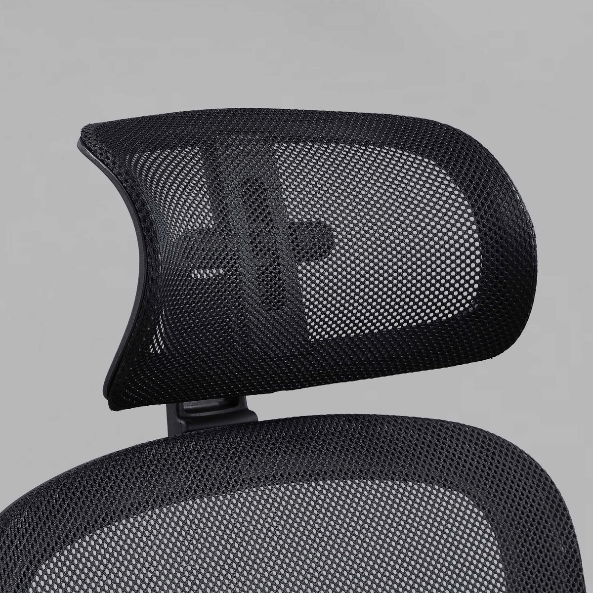 Black Fabric Ergonomic Office Chair with Adjustable Headrest Q531840