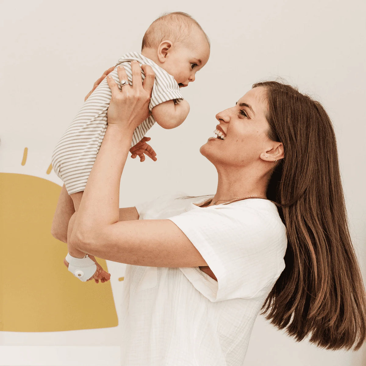 Smart Baby Monitor with Live Health Readings & Notifications P572684