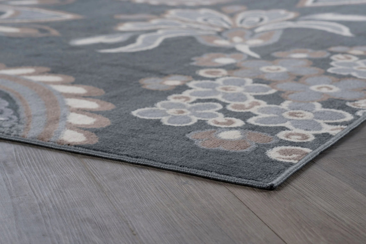 5' x 7' Gray and Cream Polypropylene Indoor Area Rug B4443