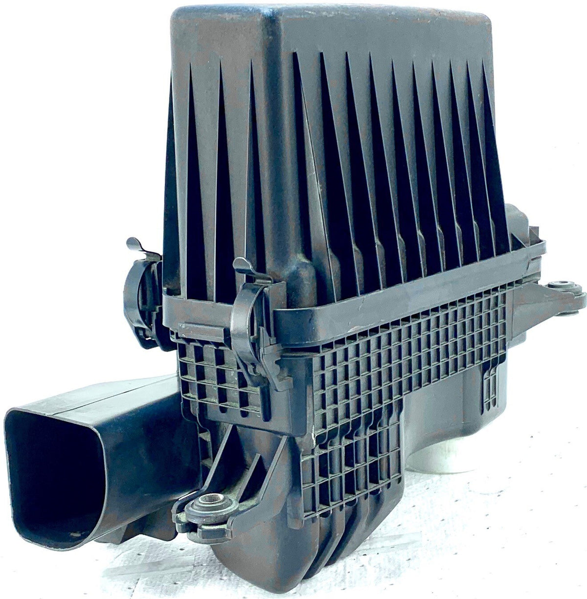 Pre-Owned Kia Soul Air Cleaner Assembly Black OEM K889