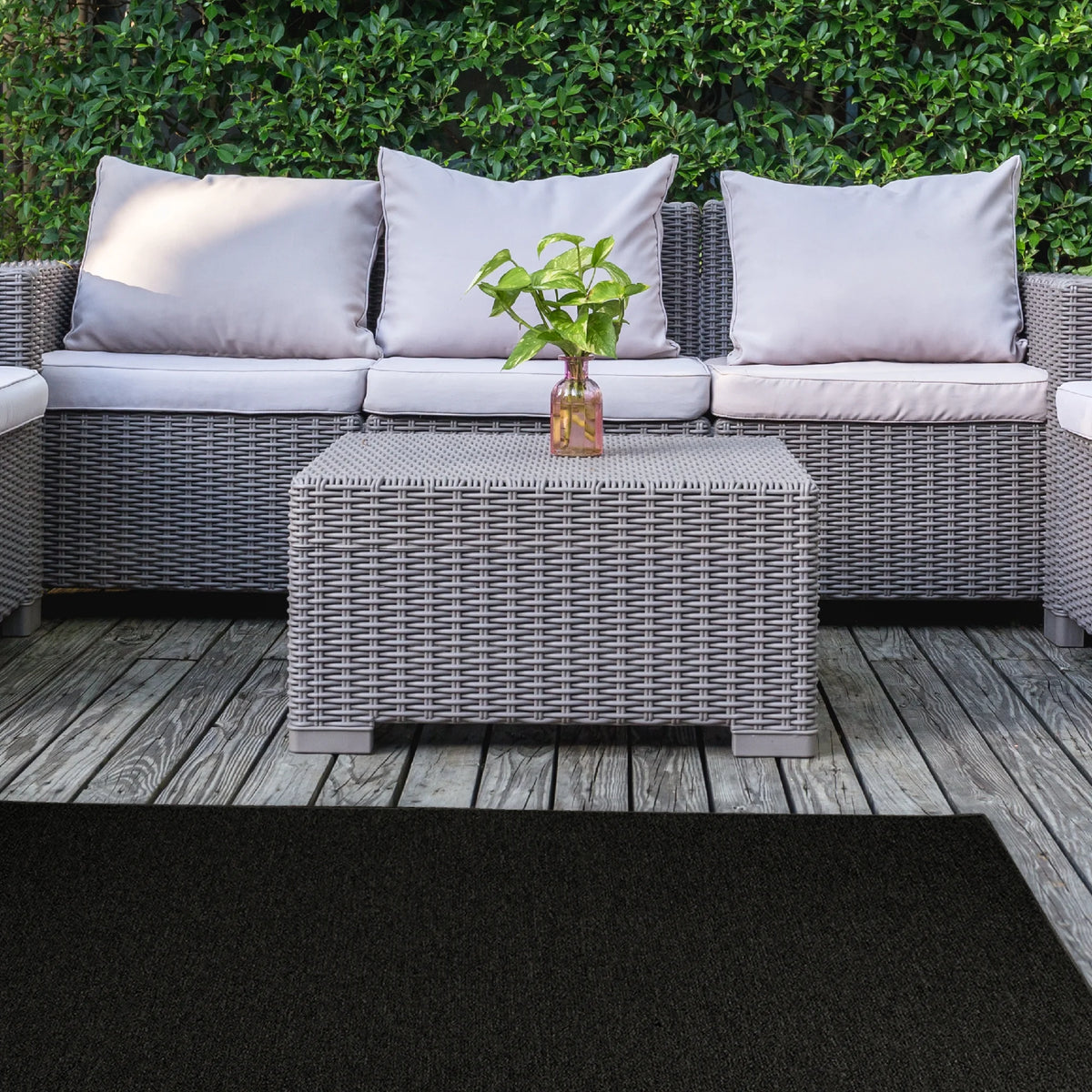 Black 5' x 8' Solid Color Area Rug K272