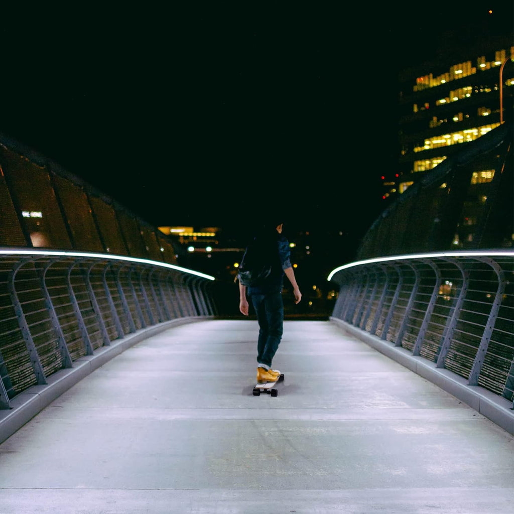 Electric Skateboard with Remote Control, 350W Hub-Motor, 13 MPH Top Speed, 5.5 Miles Range V7238