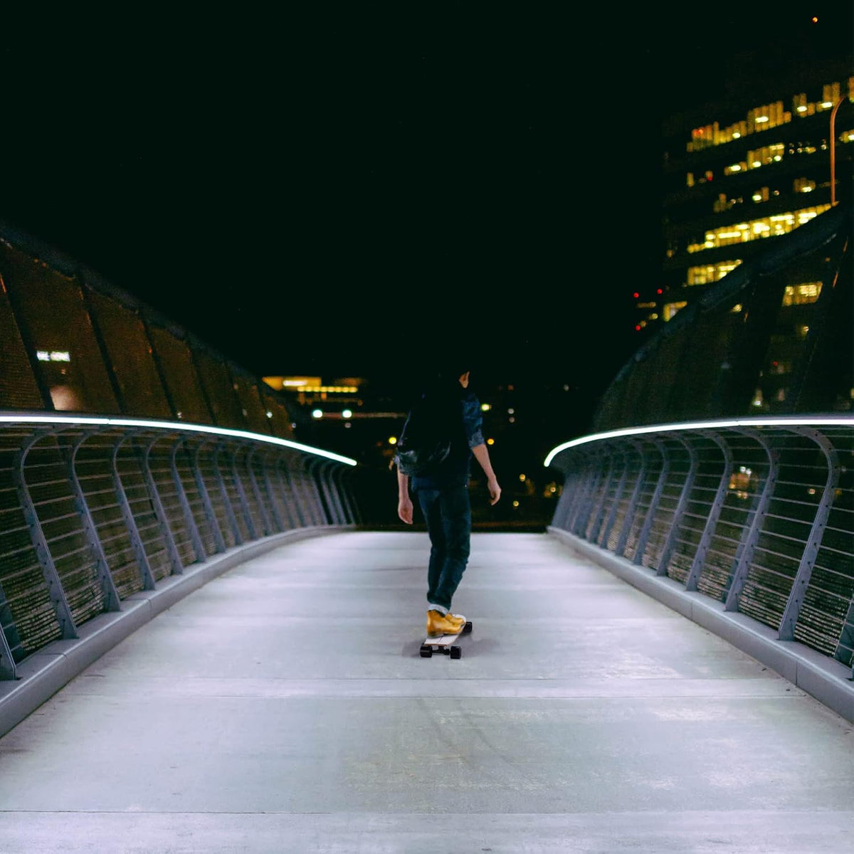 Electric Skateboard with Remote Control, 350W Hub-Motor, 13 MPH Top Speed, 5.5 Miles Range V7238