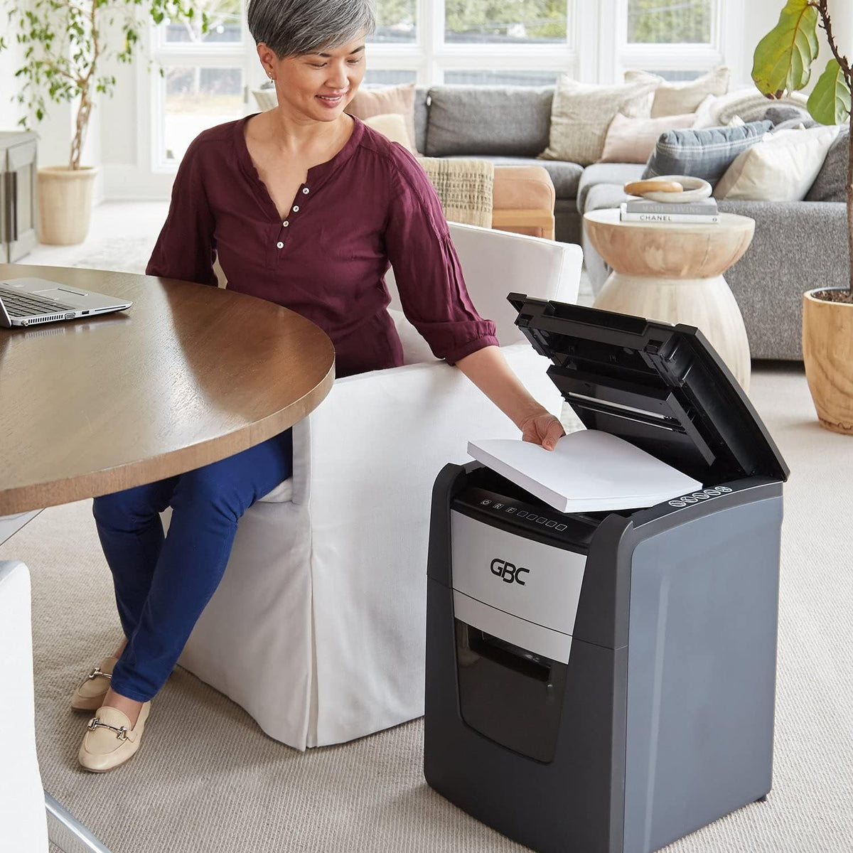 Auto Feed 100 Sheet Super Cross-Cut Paper Shredder N407