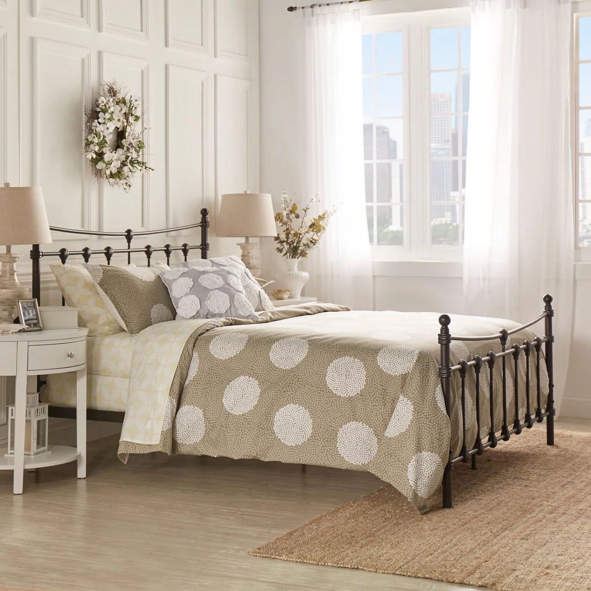 Antique Brown Metal King Bed Z974