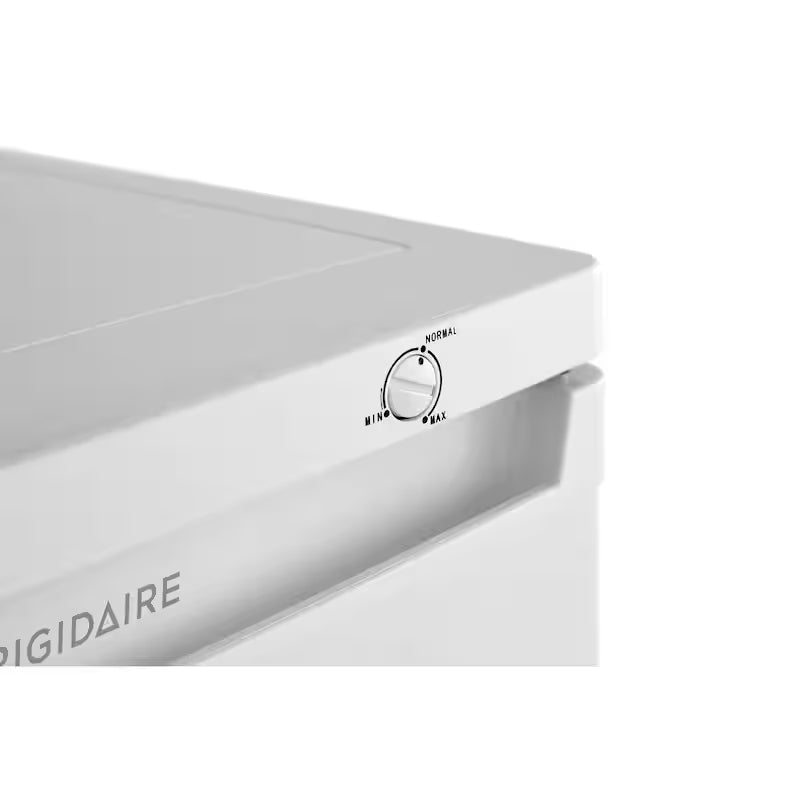 6 cu. Ft. Upright Freezer V677